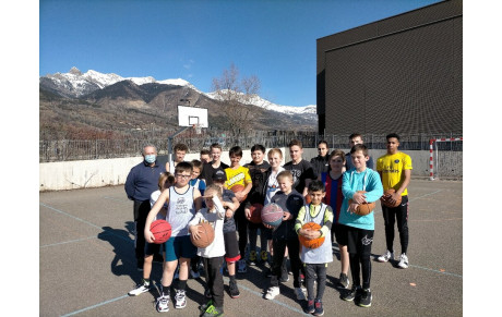 Les terrains extérieurs du Collège ont pu nous rassembler à nouveau ce mercredi 